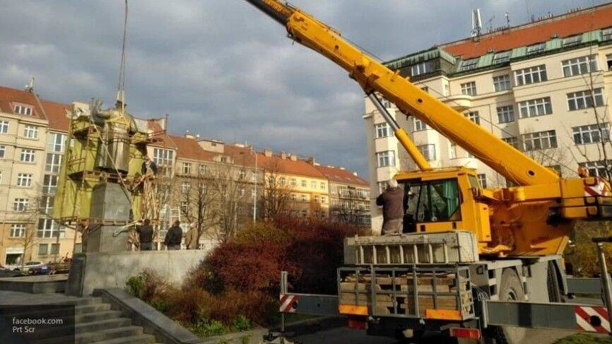 Чешские журналисты "забыли" о снесших памятник Коневу вандалах в Праге