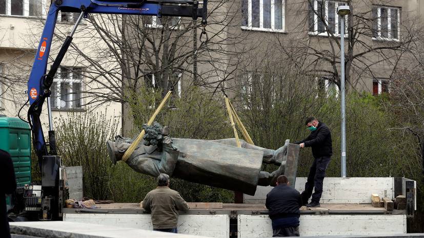 Президент Чехии прокомментировал снос памятника маршалу Коневу в Праге