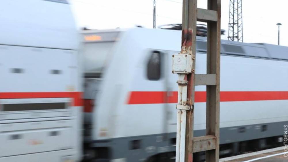 Саксония-Анхальт: пока родители искали своего четырехлетнего ребенка, он попал под поезд и погиб