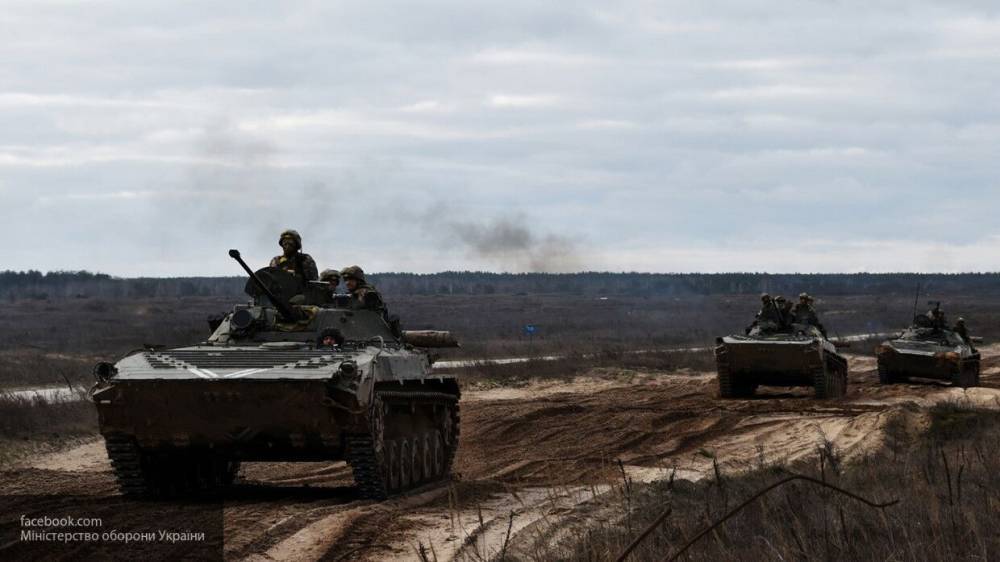 Украина стягивает военную технику к границам ЛНР