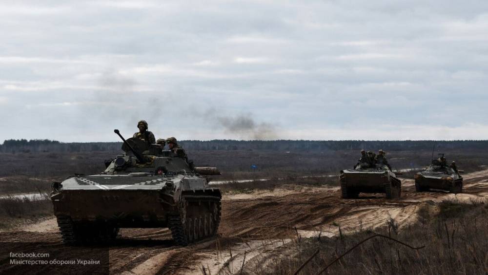 ВСУ стягивает бронетехнику к линии соприкосновения в Донбассе