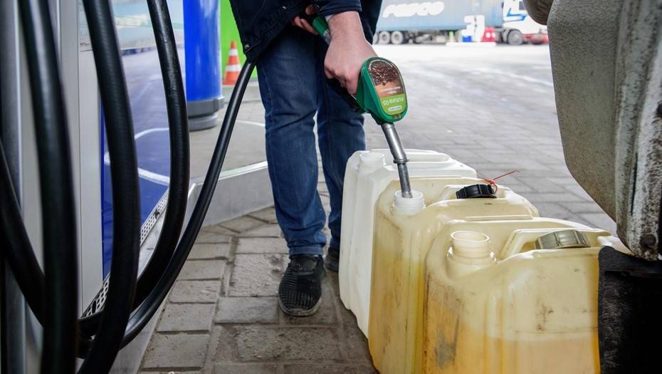 Ввоз дешевого бензина в Россию запретят на полгода