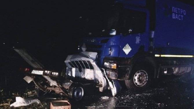 В ДТП с мусоровозом в Ленобласти погиб человек
