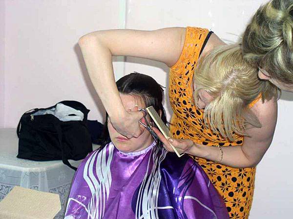 Первому вице-премьеру Удмуртии стали угрожать парикмахеры, оставшиеся без работы