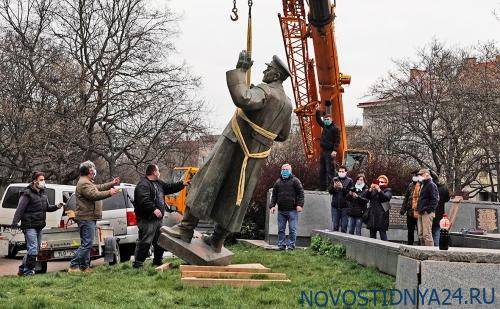 СК РФ возбудил уголовное дело после сноса памятнику маршалу Коневу в Праге