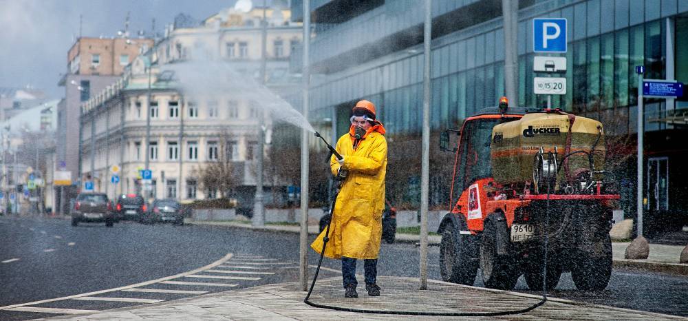 Проведена третья дезинфекция всех дорог и тротуаров в Москве