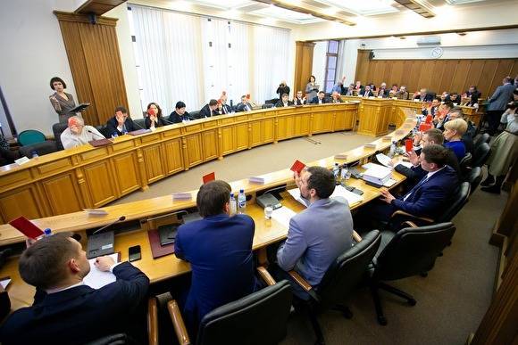 Дума Екатеринбурга проверила депутатов на коронавирус, чтобы провести заседание