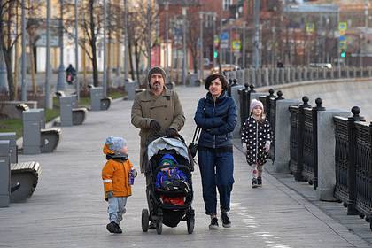 Власти Москвы объяснили правила передвижения по городу с детьми до 14 лет