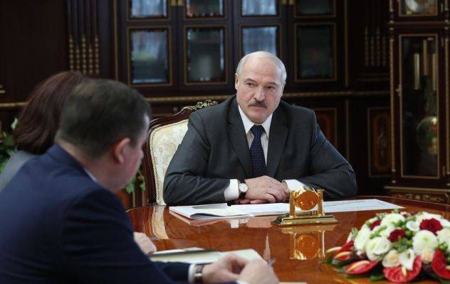 Лукашенко раскритиковал белорусов из-за медицинских масок