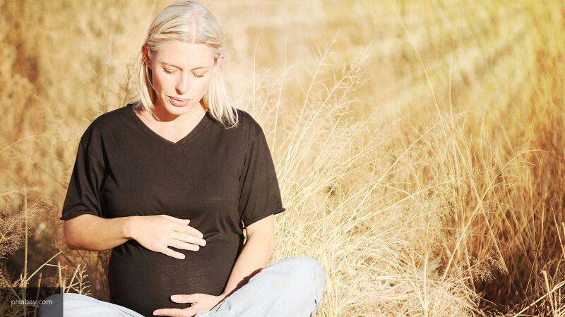 Главный гинеколог Минздрава Серов оценил отмену плановых приемов беременных из‑за COVID-19