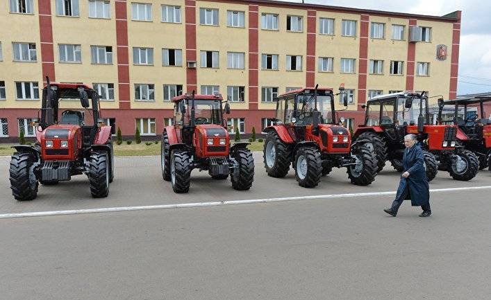 Трактор против коронавируса: что стоит за отказом Лукашенко от карантина в Белоруссии (Европейська правда, Украина)