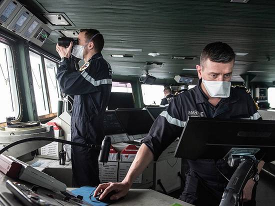 Адмирал Касатонов назвал катастрофой вспышку коронавируса на французском авианосце