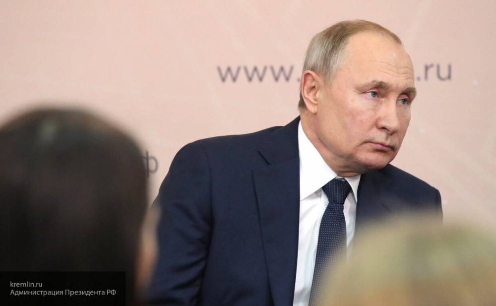 Путин призвал задействовать все ресурсы системы здравоохранения в борьбе с COVID-19