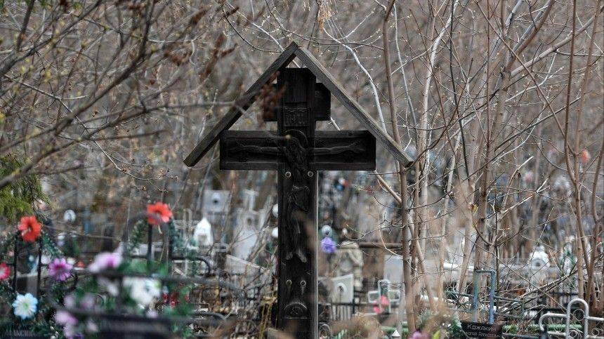 Гроб с покойницей тайно закопали на подмосковном кладбище