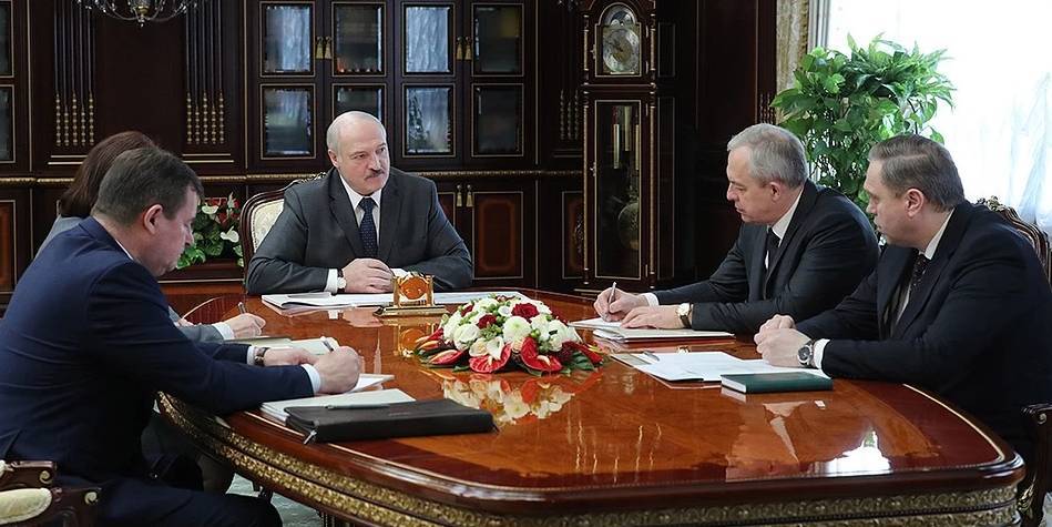 Лукашенко осудил российские СМИ за "гадкую информацию" о коронавирусе в Белоруссии