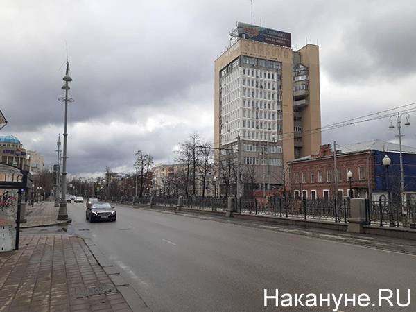 Ни одного патруля в центре города: репортаж из самоизолированного Екатеринбурга после выходных