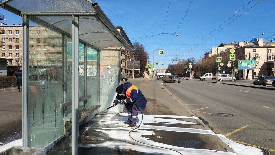 В Петербурге удвоили интенсивность работ по дезинфекции улиц