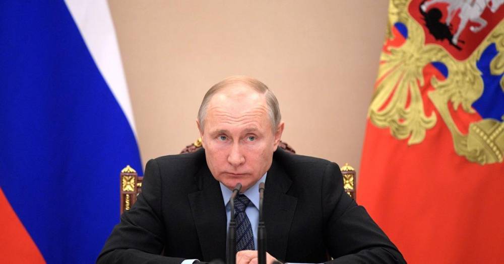 Путин поручил проработать вопрос о развитии стратонавтики в РФ