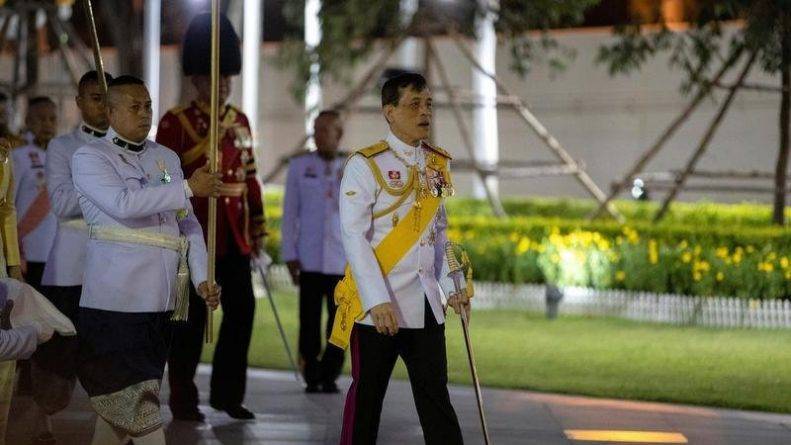 Король Таиланда нарушил самоизоляцию ради вечеринки в Бангкоке