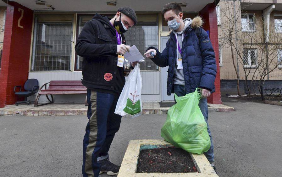 Более 12 тысяч москвичей зарегистрировались в качестве волонтеров акции «Мы вместе»