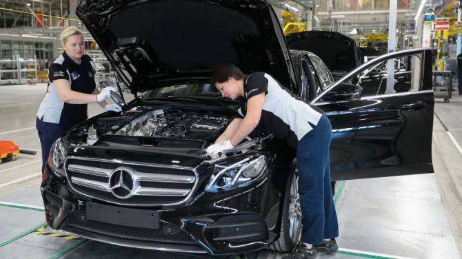 Российский завод Mercedes-Benz возобновил производство