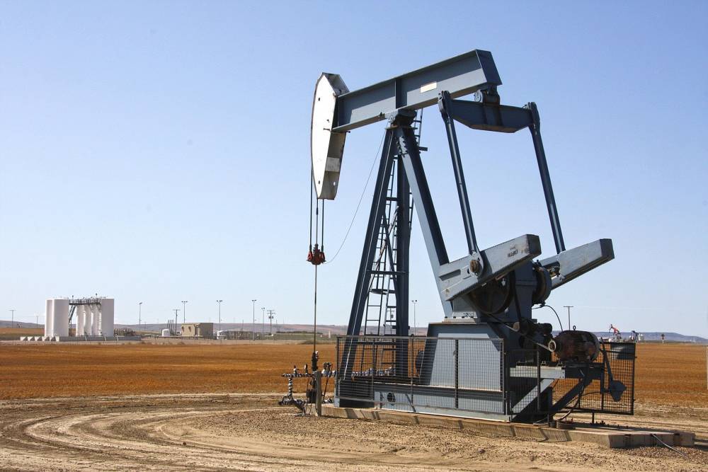 Мировые цены на нефть умеренно растут