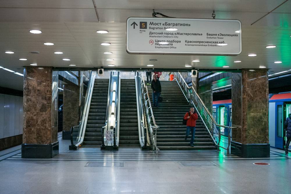 Московское метро временно закрывает вестибюли 20 станций из-за низкой загруженности