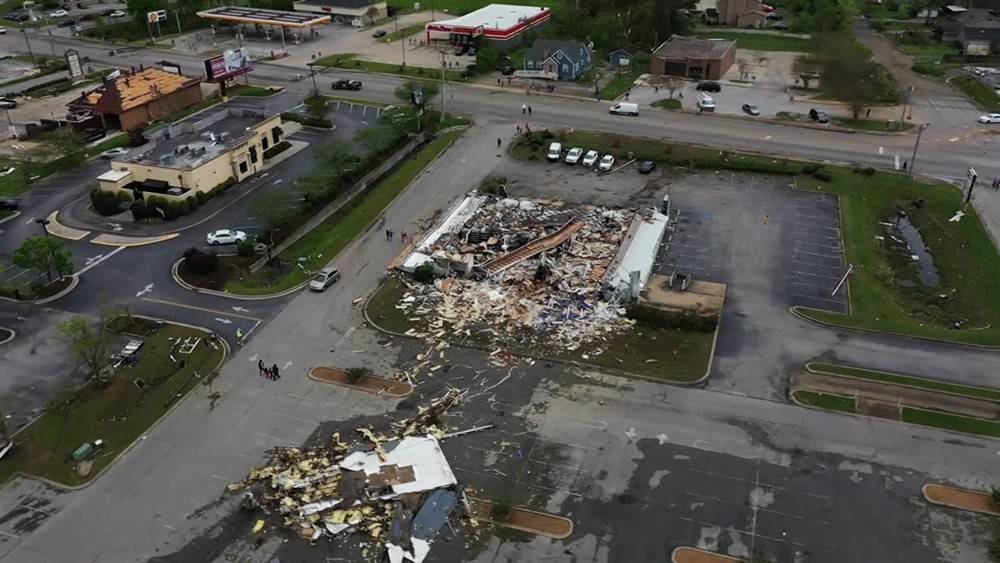 30 погибших: по США пронесся разрушительный торнадо (видео)