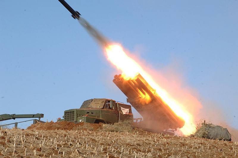КНДР запустила ракеты класса "воздух-земля"