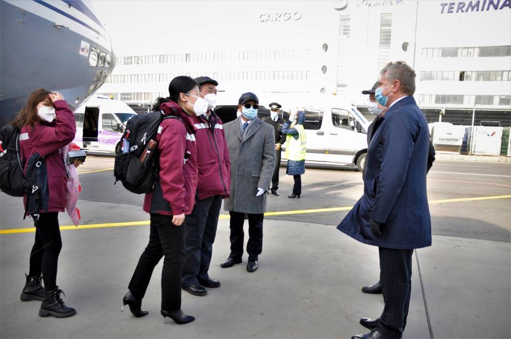 Врачи и гуманитарная помощь из Китая прибыли в Москву для борьбы с коронавирусом