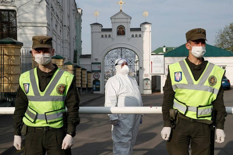 Маски на шее и сало на вынос — Украина готовится к Пасхе на карантине