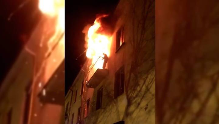 Новгородец едва не сгорел на балконе на глазах пожарных