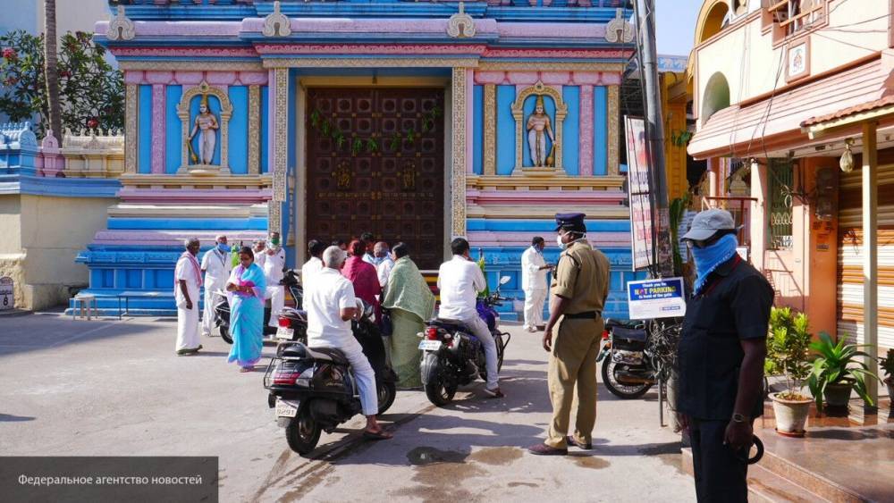 Нарушители режима самоизоляции в Индии отрубили руку полицейскому