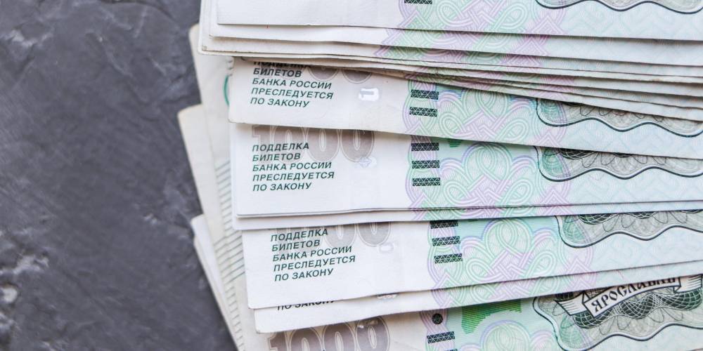 Четверти россиян грозит увольнение или сокращение зарплаты