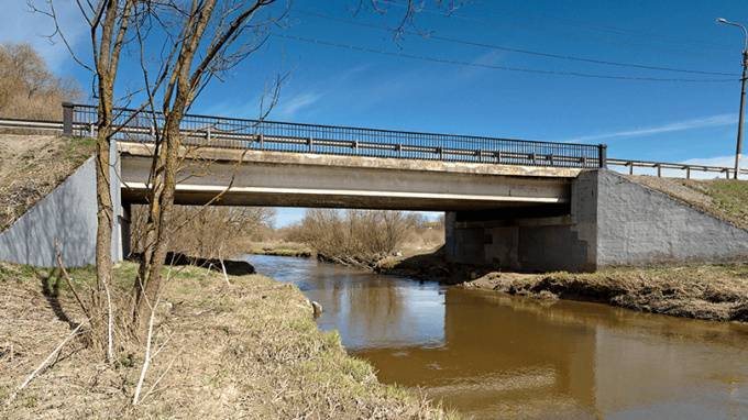 На Волховском шоссе отремонтируют мосты через реки Стрелка и Кикенка - piter.tv - район Петродворцовый