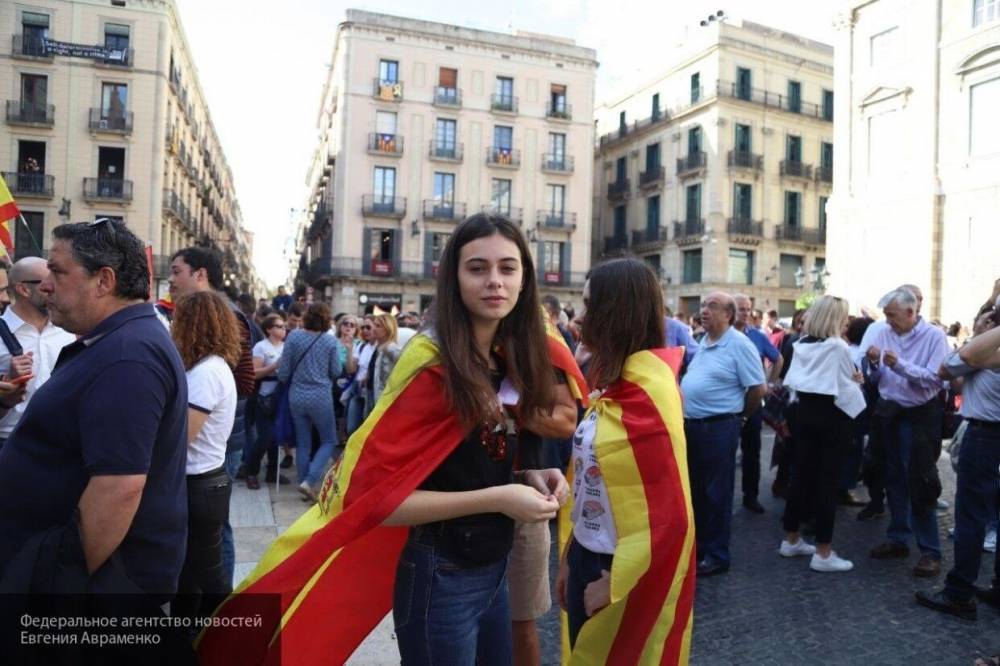 Обнаженная испанка уcтроила протест против режима самоизоляции в стране