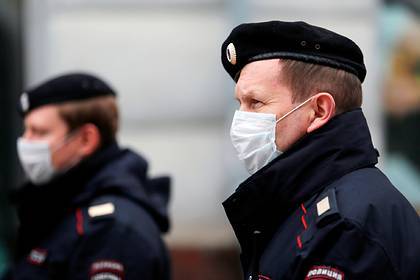Отряд полиции встал на охрану затравленной из-за коронавируса российской семьи