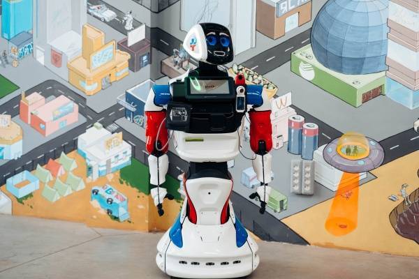 Пермская компания "Промобот" представила роботов, цель которых - бороться с коронавирусом