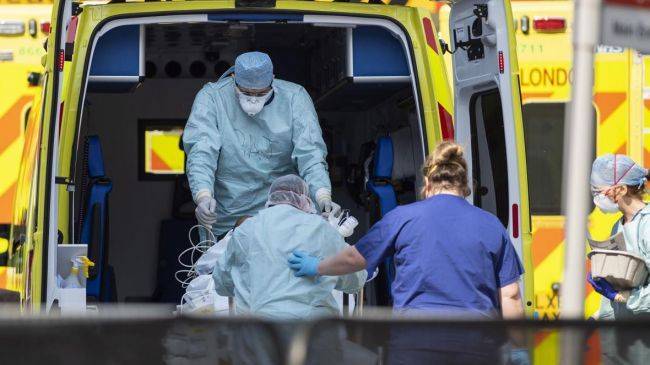 Коронавирус обрушился на медперсонал Британии: названо число заражённых