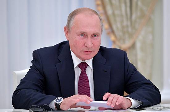 Власти России обдумывают новые меры по поддержке экономики, заявил Путин