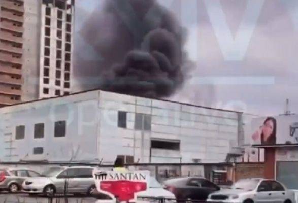 В Киеве произошел пожар на электростанции, очевидцы слышали взрыв