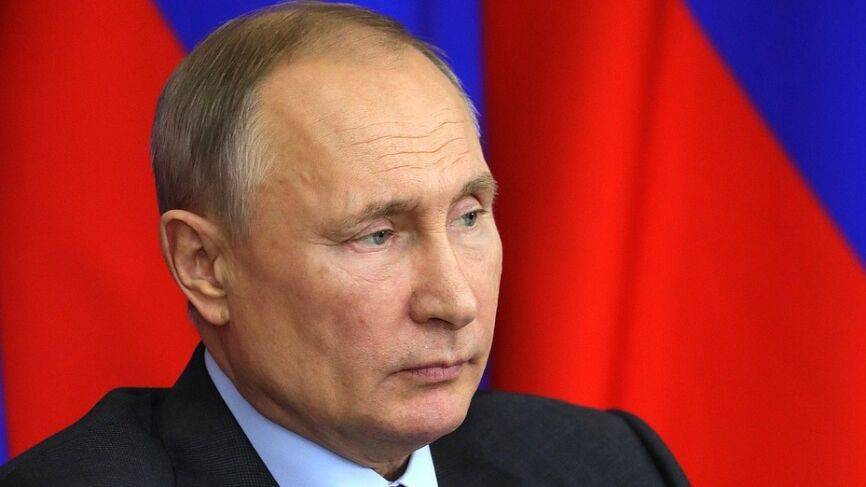 Путин призвал эффективно использовать ресурсы для активной антикризисной политики в РФ