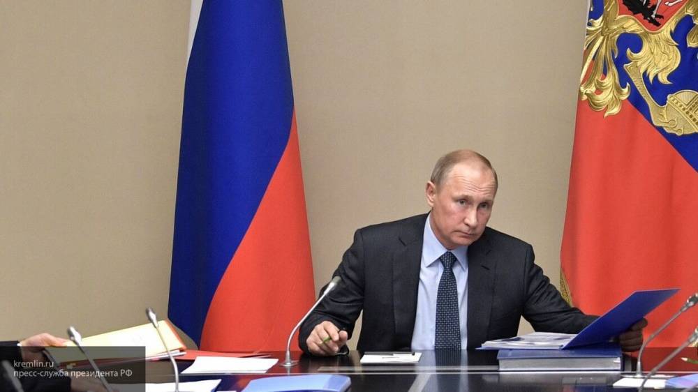 Путин заявил о сокращении розничной торговли в РФ на 35%