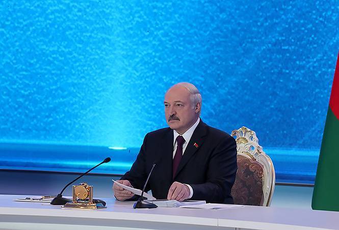 Лукашенко пообещал белорусам, что никто из них не умрет от коронавируса