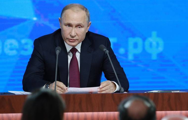 Путин заявил о необходимости новых адекватных шагов в связи с пандемией