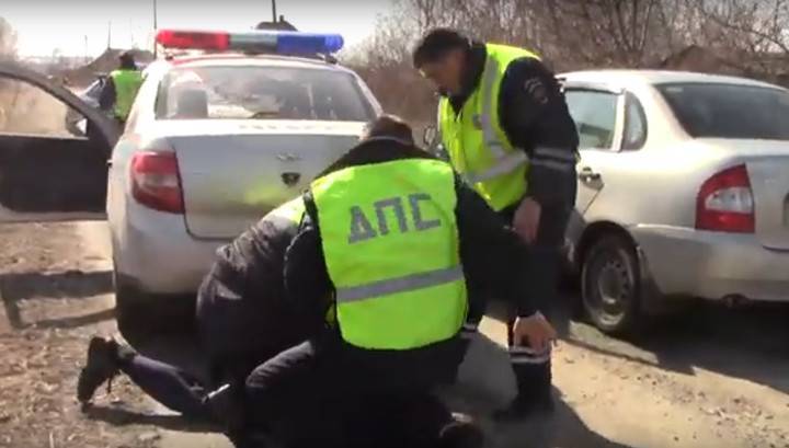 Погоня полицейских за пьяным водителем с детьми попала на видео