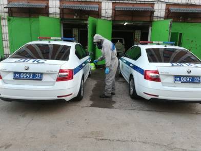 В Коми полицейские машины проветривают от коронавируса