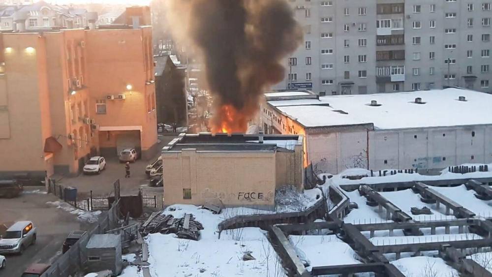 Момент взрыва грузовика в Архангельске попал на видео.