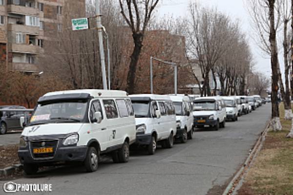 Водители ереванских маршруток вышли на акцию протеста: «Мы не птицы»