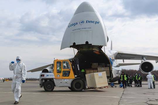 НАТО фрахтует у Украины тяжелые транспортные самолеты Ан-124−100
